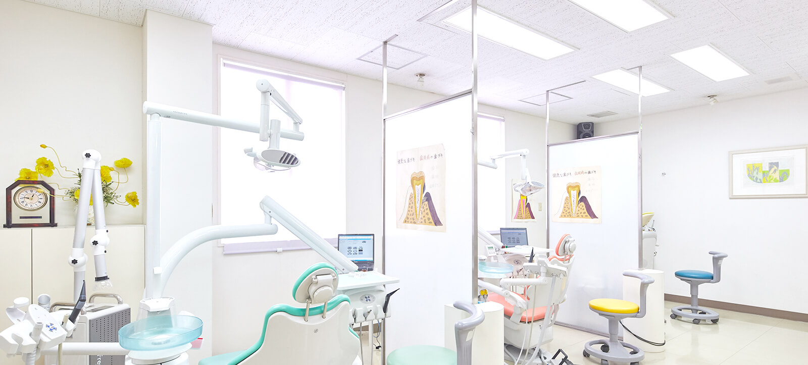 皆さんの健康をお口からサポート口は健康の源です。予防と歯周病治療を重視し、元気な毎日を送るお手伝いをしています。